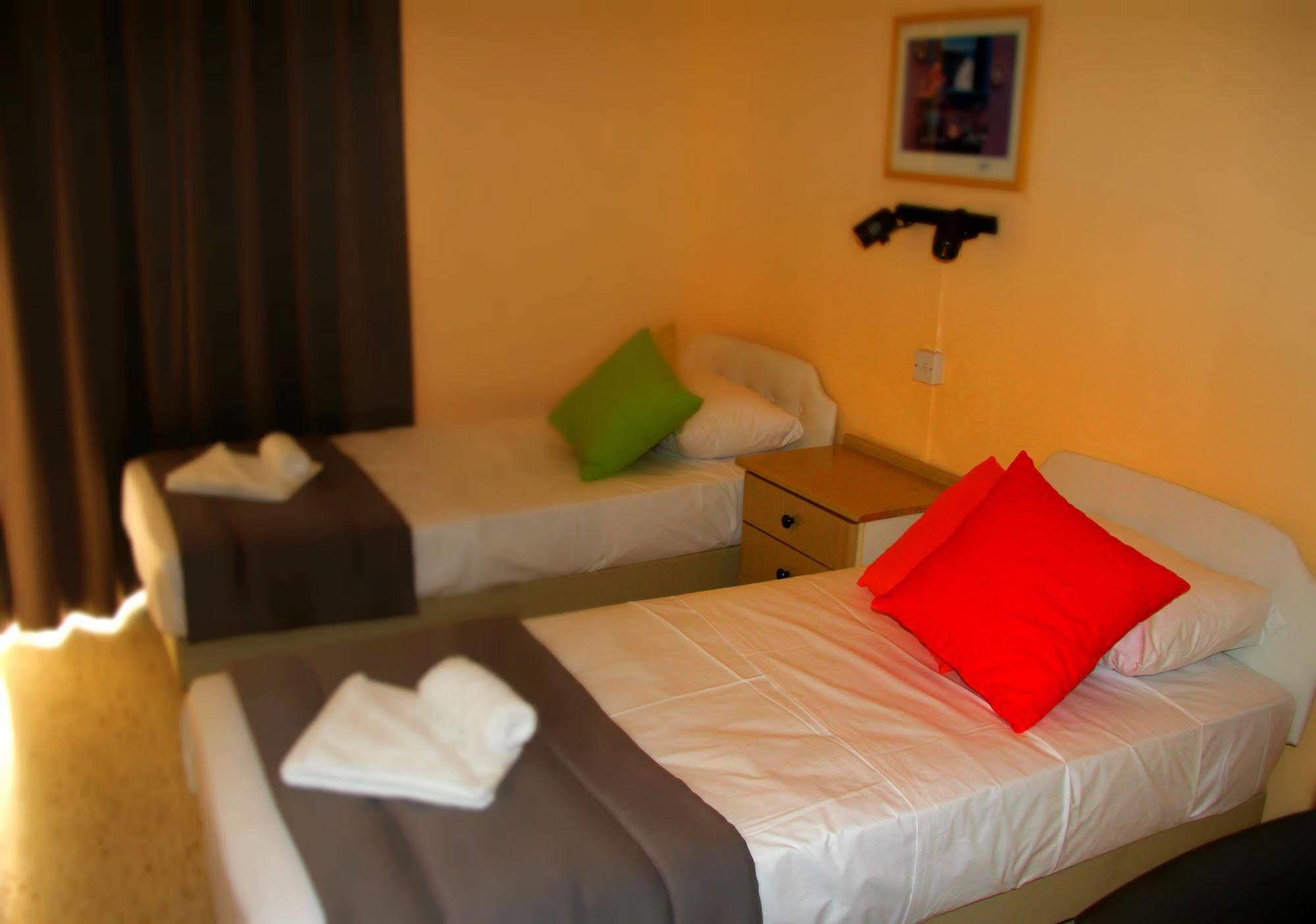 Mavina Hotel & Apartments Buġibba Kültér fotó
